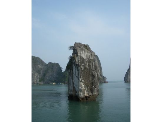 【貸切】世界遺産ハロン湾日帰りクルーズ　ご家族やグループで船と車チャーター！＜ハロン湾往復専用車送迎／現地ガイド(日本語可)／昼食付き＞