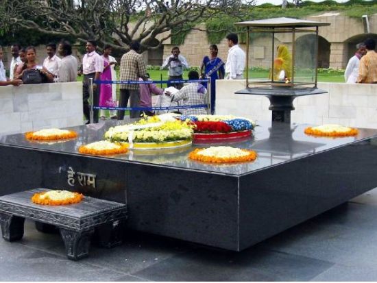 1日でデリー3大世界遺産巡り！レッドフォート＋プラーナ・キラー＋クトゥブミナール＋フマユーン廟＋ロータス寺院＜日本語ガイド／昼食付／入場料込／デリー発＞