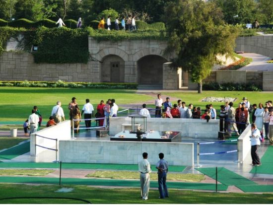 オールドデリーを巡る！デリー市内半日観光ツアー*リキシャ体験＋本場のインドカレーランチ付き＜貸切／午前／日本語ガイド／昼食付＞