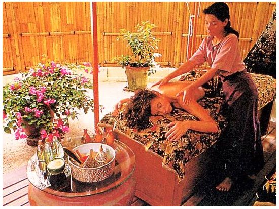 こだわりの本場アーユルヴェーダ！ 全身マッサージ＜貸切／デリー発＞