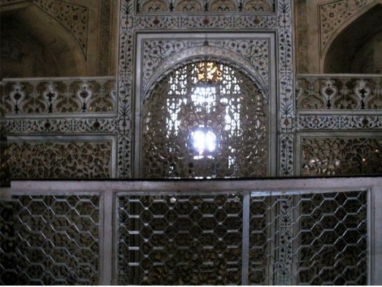 【1泊2日】アグラの3大世界遺産を巡るプライベートツアー＜日本語ガイド／宿泊＆食事付／デリー発＞