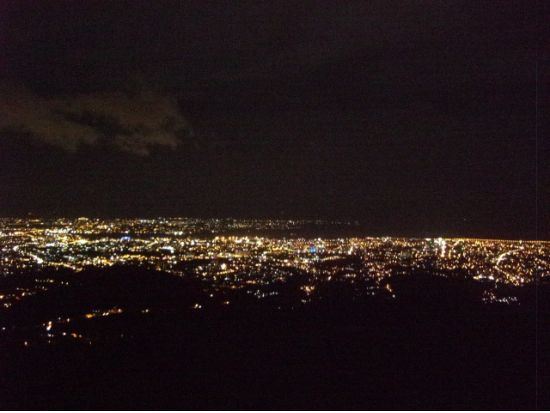 セブのローカル・ナイトライフ体験ツアー☆ショッピング＋屋台ディナー＋夜景観賞　マッサージ付き＜ホテル送迎付／日本語ガイド／夕食付＞