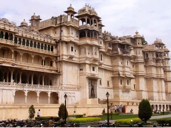 ウダイプル1泊2日の旅＜貸切／デリー発／国内線往復航空券込み＞