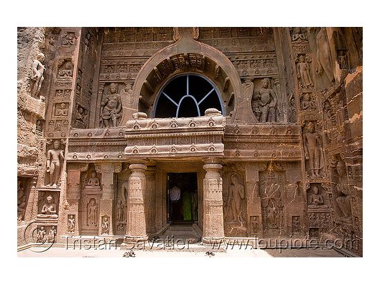 往復列車で行く！アジャンタ＆エローラ石窟群 アウランガーバード1泊2日の旅 *5つ星ホテル利用＜貸切／日本語ガイド／ムンバイ発＞