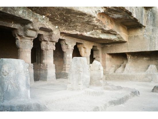 往復列車で行く！アジャンタ＆エローラ石窟群 アウランガーバード1泊2日の旅 *5つ星ホテル利用＜貸切／日本語ガイド／ムンバイ発＞