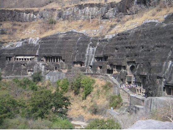 往復列車で行く！アジャンタ＆エローラ石窟群 アウランガーバード1泊2日の旅 *5つ星ホテル利用＜貸切／日本語ガイド／ムンバイ発＞