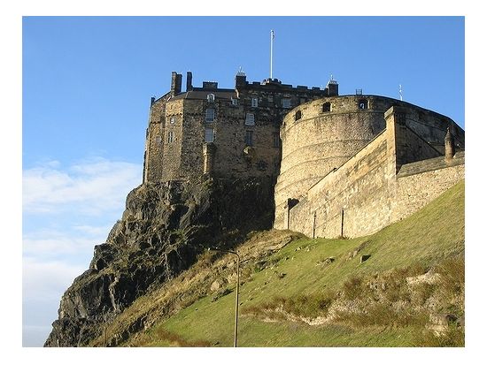 中世の街エジンバラ 観光パッケージ　列車往復チケット＆エジンバラ城入場チケット＆乗り降り自由バスチケット ＜ロンドン発＞ by Evan Evans