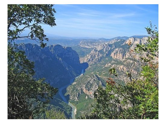 おすすめガイド 井上さんがご案内！ヴェルドン峡谷＋サントクロワ湖＋ムスティエ・サント・マリー 1日観光ツアー＜貸切／日本語／ニース発＞