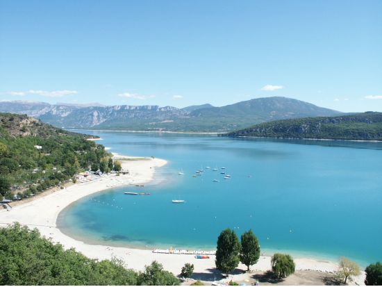 おすすめガイド 井上さんがご案内！ヴェルドン峡谷＋サントクロワ湖＋ムスティエ・サント・マリー 1日観光ツアー＜貸切／日本語／ニース発＞