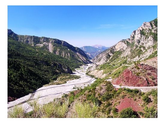 おすすめガイド 井上さんがご案内！ヴェルドン峡谷＋サントクロワ湖＋ムスティエ・サント・マリー 1日観光ツアー＜貸切／日本語／ニース発＞