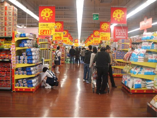 伝統市場＋韓国大型マートでお買い物　ローカル市場＆大型スーパーマーケット巡り＜半日 or 終日／ホテルお送りプランあり／日本語ガイド付＞