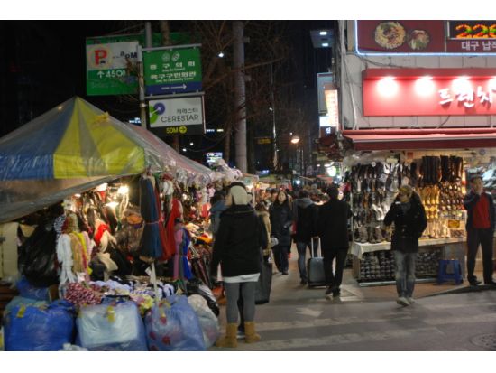 ソウル夜景ツアー　明洞夜市場での屋台グルメ体験＋南大門・東大門でナイトショッピング＜日本語ガイド／市庁または明洞解散＞