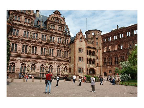 フランクフルト発 古都ハイデルベルク半日観光ツアー　ハイデルベルク城の入場付き＜午前・午後／英語ドライバー＞