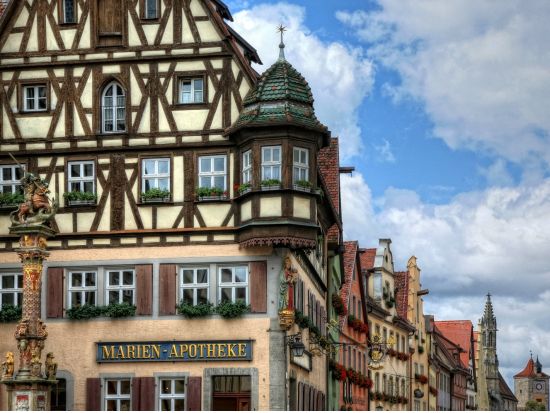 フランクフルト発 中世の都市ローテンブルク＆古都ハイデルベルク日帰り観光ツアー　ハイデルベルグ城の入場付き＜英語ドライバーガイド＞