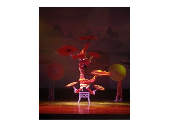 中国四川省遂寧雑技団☆ 北京紅劇場中国トップクラスの雑技鑑賞へご案内！＜日本語ガイド／往復送迎付／北京発＞