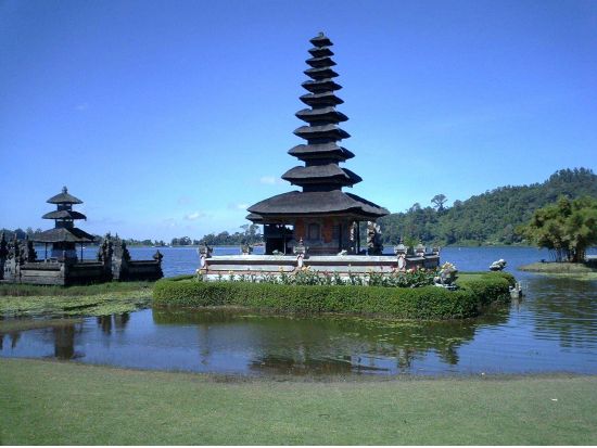 高級車 貸切チャーター観光（1～4名）正装したトップガイドがバリ島内をエスコート ＜6・12時間／日本語ガイド＞