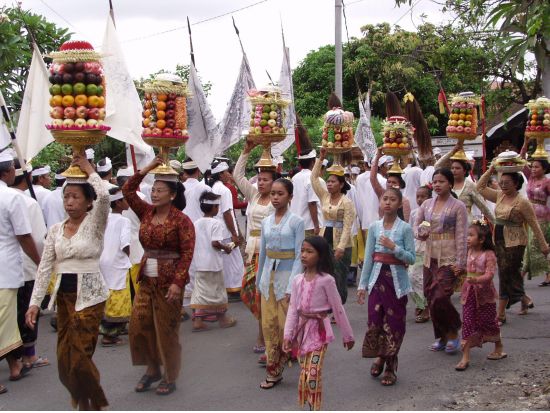 高級車 貸切チャーター観光（1～4名）正装したトップガイドがバリ島内をエスコート ＜6・12時間／日本語ガイド＞