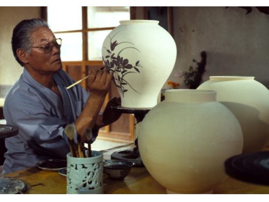 【ソウル郊外観光ツアー】陶磁器好きにオススメ！利川(イチョン)陶窯地＆韓国民族村＜終日／ホテル送迎付／日本語ガイド／昼食付＞