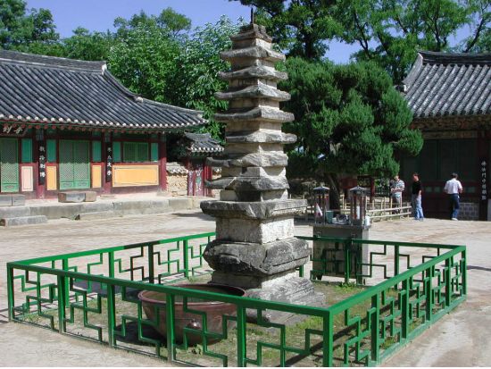 【ソウル郊外観光ツアー】陶磁器好きにオススメ！利川(イチョン)陶窯地＆韓国民族村＜終日／ホテル送迎付／日本語ガイド／昼食付＞