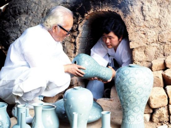 【ソウル郊外観光ツアー】陶磁器好きにオススメ！利川(イチョン)陶窯地＆韓国民族村＜終日／ホテル送迎付／日本語ガイド／昼食付＞