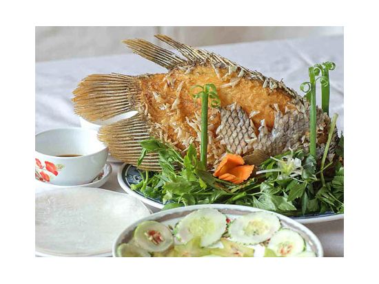 メコン川クルーズ＋永長寺観光ツアー　ベンタイン市場や有名レストランなど解散場所も選べる貸切プラン＜往復送迎／現地ガイド(日本語可)／象耳魚の昼食＞