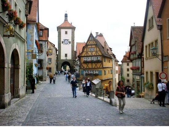 ローテンブルク＆ハールブルク城 日帰り観光ツアー ＜4月～10月／日本語アシスタント／水／ミュンヘン発＞ by Mybus