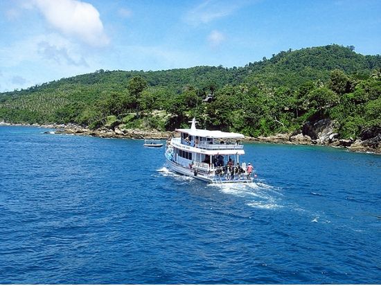 体験ダイビング（ファンダイバー同行｜ラチャヤイ島・ラチャノイ島へ シャワー＆トイレ完備の快適ボートで行く2ダイブツアー＜貸切インストラクター同行＞by D.O.