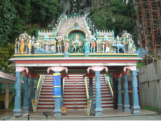 クアラルンプール市内 1日観光ツアー　バトゥー洞窟＆王宮＆国立モスク＆ペトロナスツインタワー外観 ＜飲茶ランチ付き／日本語ガイド＞