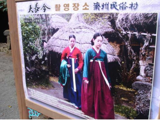 済州島観光ツアー　2大世界遺産巡り　城山日出峰＋万丈窟（拒文オルム）　噴火口や滝などダイナミックな絶景　海鮮鍋ランチ＜貸切／1日／日本語ガイド＞