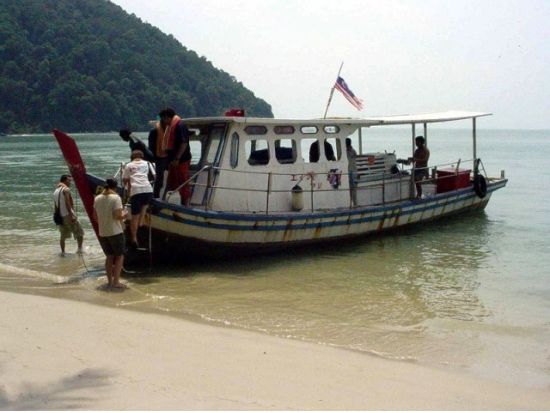 マラッカ海峡手釣り体験ツアー　無人ビーチでBBQランチあり ＜午前／ペナン発＞