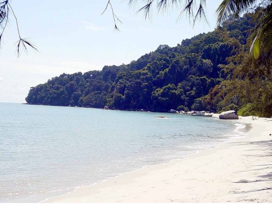 マラッカ海峡手釣り体験ツアー　無人ビーチでBBQランチあり ＜午前／ペナン発＞