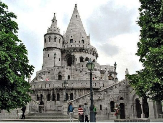 【空港送迎】ブダペスト国際空港（またはブダペスト東駅）⇒ ブダペスト市内 ＜貸切／日本語または英語ガイド＞