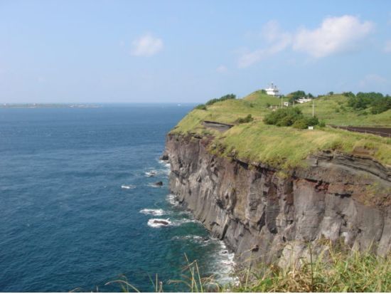 済州島を自由に観光　空港送迎オプション無料！＜貸切／8時間または4時間／日本語もしくは韓国語ドライバー／最大14名＞※車1台あたり料金