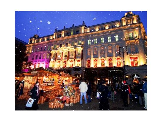 冬のブダペスト クリスマスマーケット＋オペラハウス観光＜11月～12月／日本語／ブダペスト発＞