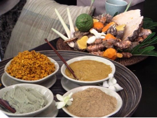 シリギリヤ・スパ「Siri Giriya Spa」タイ伝統の特製ハーブ温浴で体の汚れケア　築50年の古民家を改装したスパ＜バンチャック駅徒歩5分／軽食付き＞