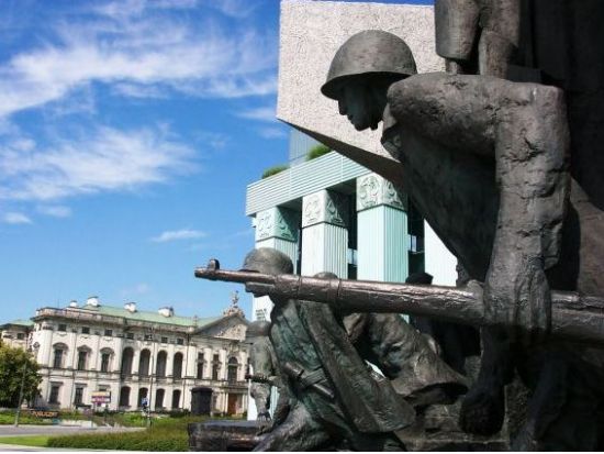 【空港送迎】ワルシャワ・ショパン空港 ⇔ ワルシャワ市内ホテル ＜貸切／日本語オプションあり＞