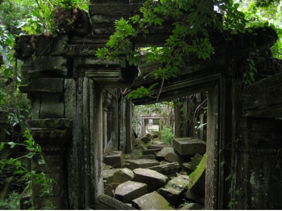 ベンメリア遺跡＆ロリュオス遺跡群観光ツアー　遺跡観光＆シェムリアップオールドタウン散策＆ショッピング ＜日本語ガイド／昼食付き＞