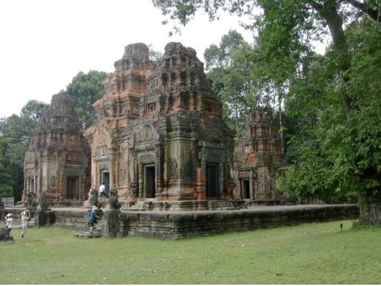 ベンメリア遺跡＆ロリュオス遺跡群観光ツアー　遺跡観光＆シェムリアップオールドタウン散策＆ショッピング ＜日本語ガイド／昼食付き＞