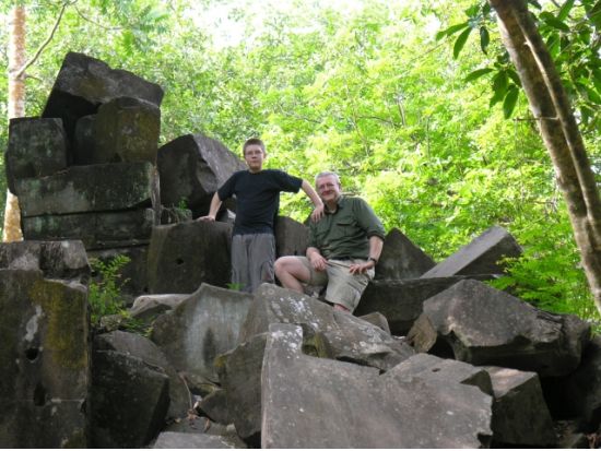 ベンメリア遺跡＆ロリュオス遺跡群観光ツアー　遺跡観光＆シェムリアップオールドタウン散策＆ショッピング ＜日本語ガイド／昼食付き＞