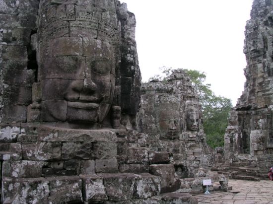 アンコール・ワット＋アンコール・トム＋タ・プローム3大遺跡観光ツアー　水上村観光＆牛車乗り体験 ＜貸切／日本語ガイド／昼食付き／1日＞