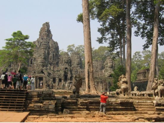 アンコール・ワット＋アンコール・トム＋タ・プローム3大遺跡観光ツアー　水上村観光＆牛車乗り体験 ＜貸切／日本語ガイド／昼食付き／1日＞