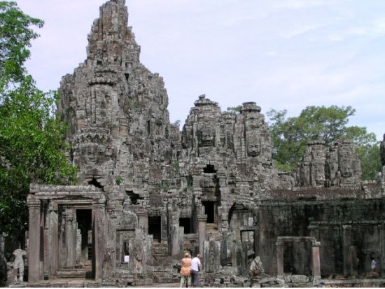 アンコール・ワット＋アンコール・トム＋タ・プローム3大遺跡観光ツアー　水上村観光＆牛車乗り体験 ＜貸切／日本語ガイド／昼食付き／1日＞