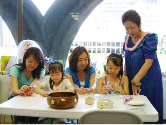 リボンレイやリボンレイ・ストラップ　手作り体験教室　カラフルなリボンでオリジナルレイ作り！＜日本語スタッフ＞By. Mea Aloha Edit