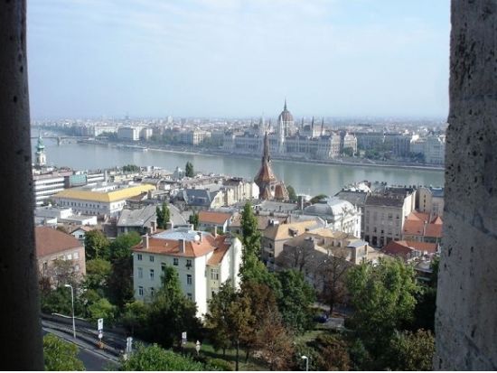 【空港送迎】ブダペスト国際空港（またはブダペスト東駅）⇒ ブダペスト市内 ＜貸切／日本語または英語ガイド＞