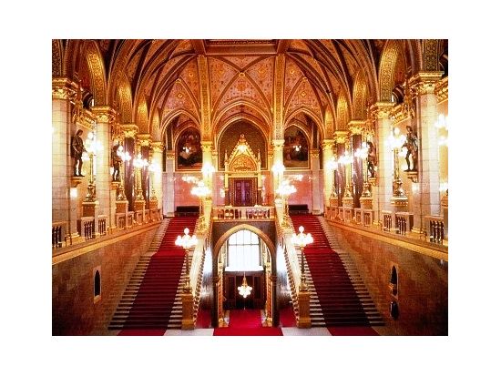 ブダペスト市内観光ツアー　国会議事堂の入場付き ＜英語ガイド／ブダペスト発＞