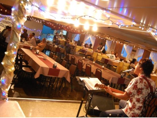 サンセットクルーズ　ライブミュージック＆多彩なディナー／サプライズ演出・記念日対応可／那覇埠頭発＞