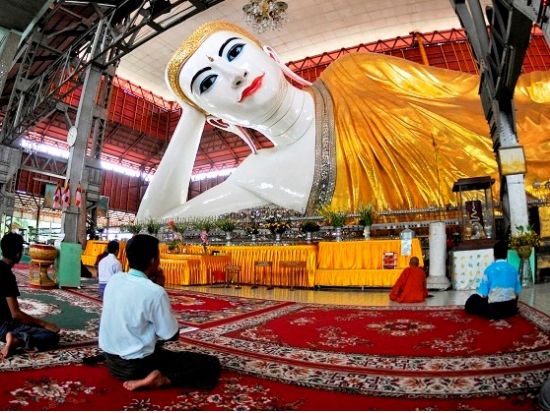 パゴダ＋インヤー湖 市内観光半日ツアー＜ヤンゴン発着／貸切チャーター／日本語ガイド＞