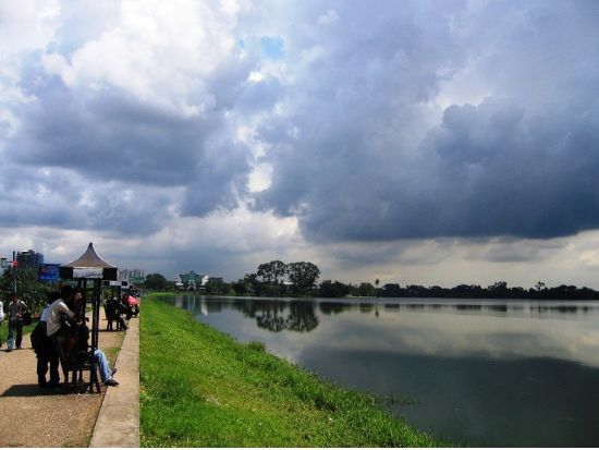 パゴダ＋インヤー湖 市内観光半日ツアー＜ヤンゴン発着／貸切チャーター／日本語ガイド＞