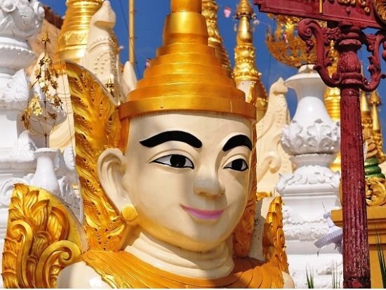 【貸切】ヤンゴン市内観光1日ツアー パゴダ＋カフェ＋マーケット巡り＜終日／日本語ガイド／ミャンマー料理昼食＞