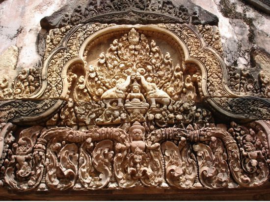 バンテアイ・スレイ遺跡を巡る　半日チャーターツアー＜貸切／シェムリアップ発＞